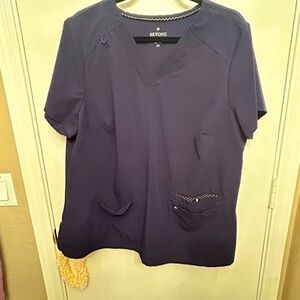 2XL Beyond Scrubs top